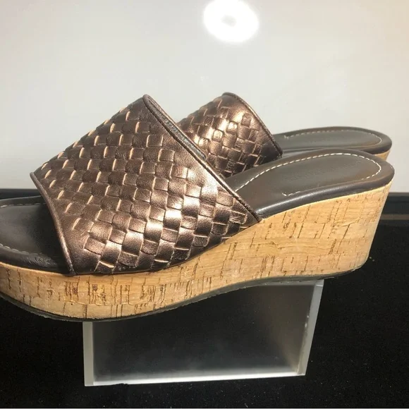 Donald Pliner "Sassy3" Bronze Wedge Platform Heel - Picture 3 of 4